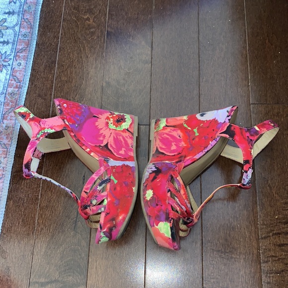 Call It Spring Chunky 90s Floral Wedge Platform Sandals - Picture 3 of 11